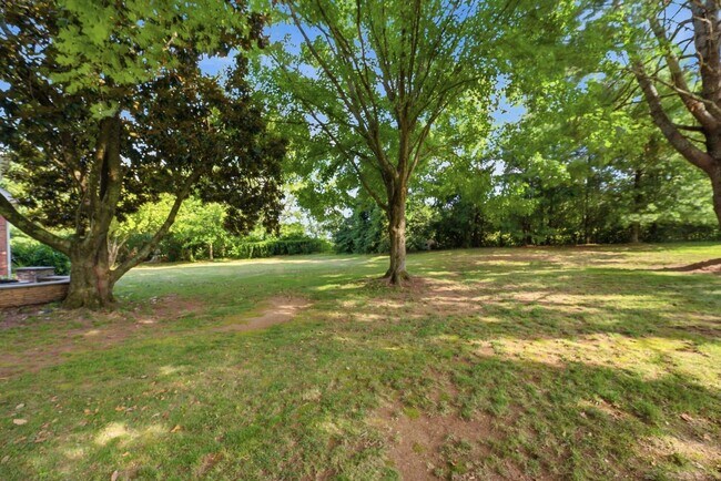 Building Photo - 1733 Carriage Ct