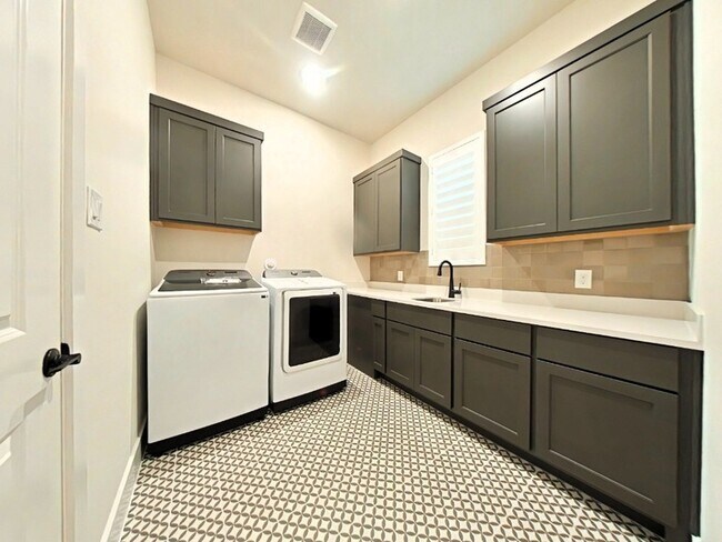 Building Photo - 1020 Prescott Dr