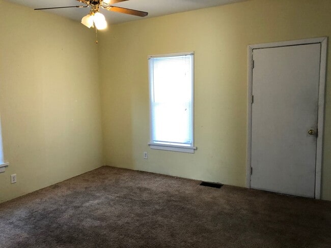 Building Photo - 2 BR/1 BA home