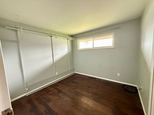 Building Photo - Charming 3 Bed, 2 Bath Ranch