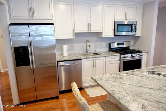 Building Photo - 539 Woodland Ave