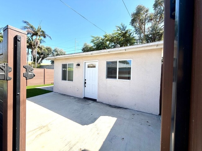 Building Photo - 4750 W 142nd St