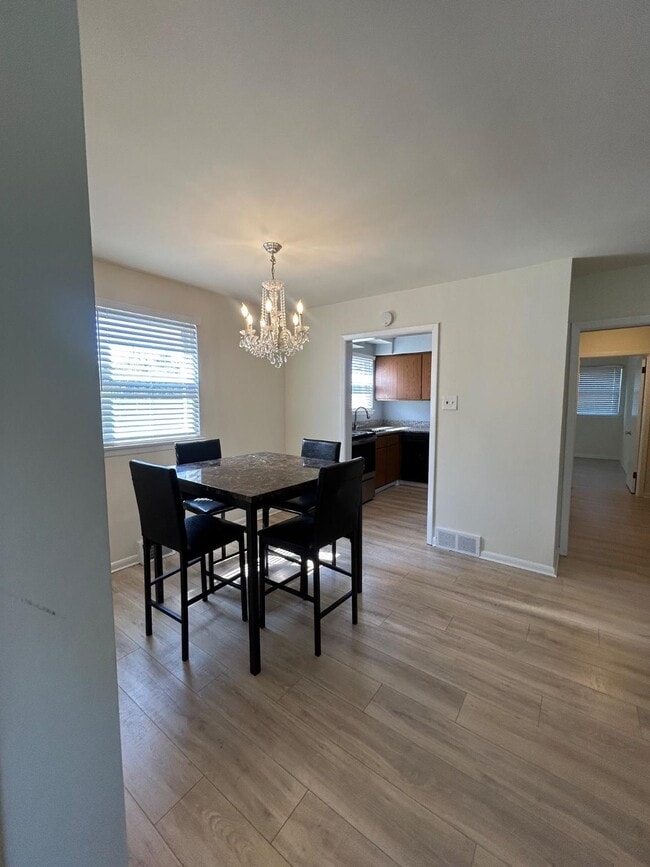Building Photo - 523 Donna Cir