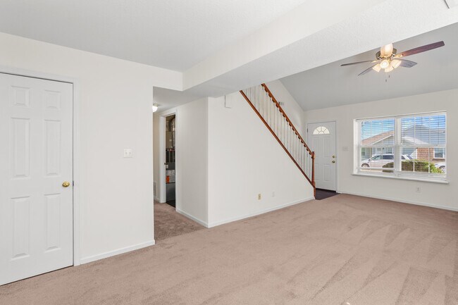 Building Photo - 2418 Northampton Dr