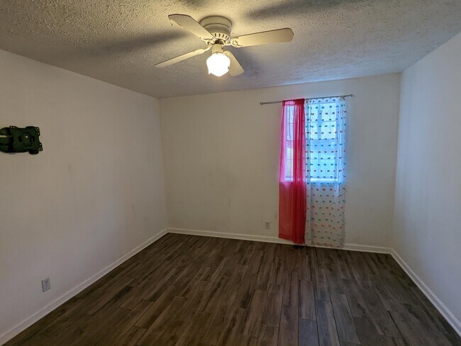 Building Photo - 215 Hickory Forge Dr