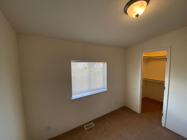 Building Photo - 3 bedroom 2 bath Manufactured home