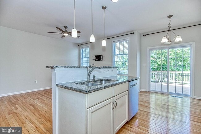 Building Photo - 208 Croft Square