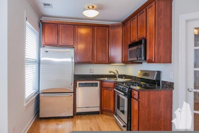 Building Photo - 1 bedroom in Chicago IL 60657