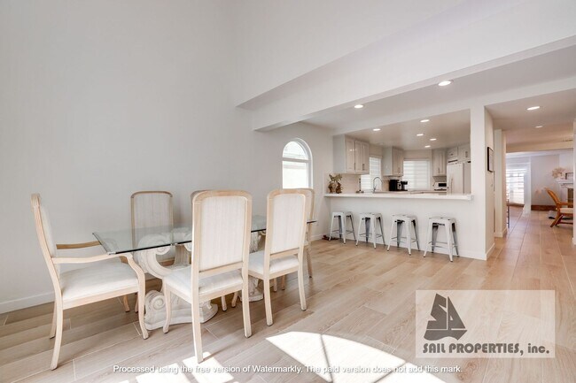 Building Photo - Gorgeous beach house with ocean view!