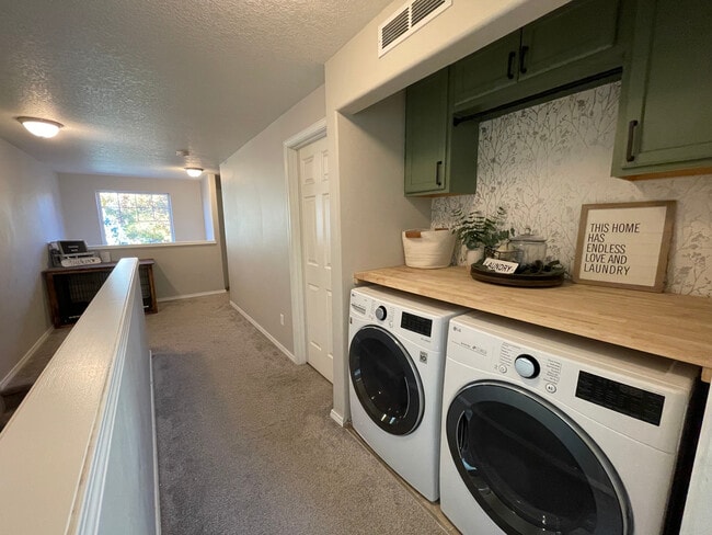 Building Photo - 527 Whitney Dr