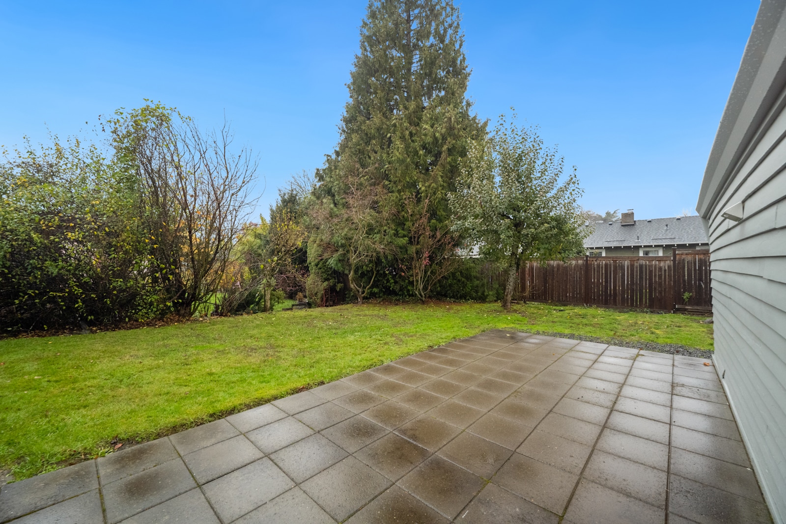 Building Photo - 2323 SE Pine St