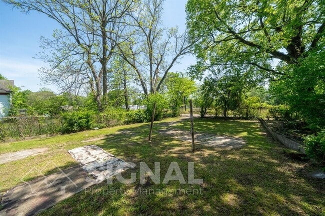Building Photo - 625 5th Way
