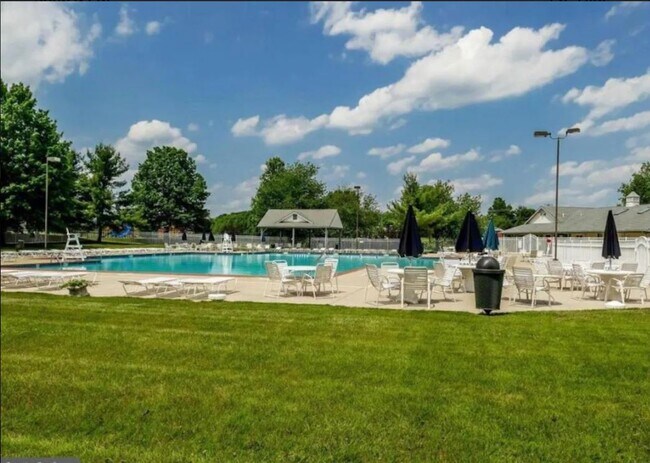 Building Photo - 1602 Society Pl