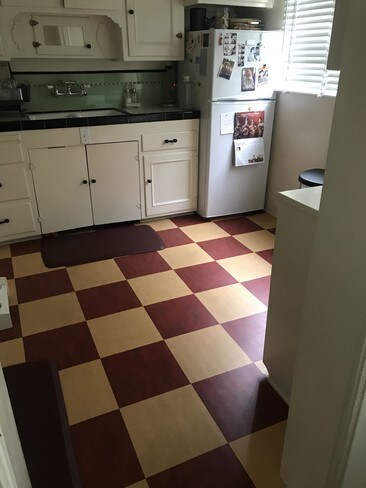 Vintage kitchen - 611 S Burnside Ave