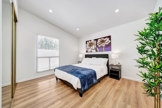 Building Photo - 22998 Valerio St