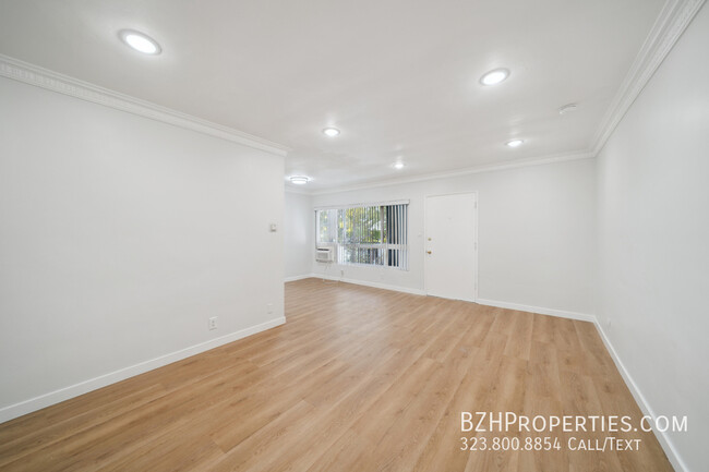 Building Photo - 1206 Hayworth Ave