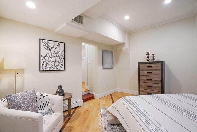 Building Photo - 298 Marlborough St