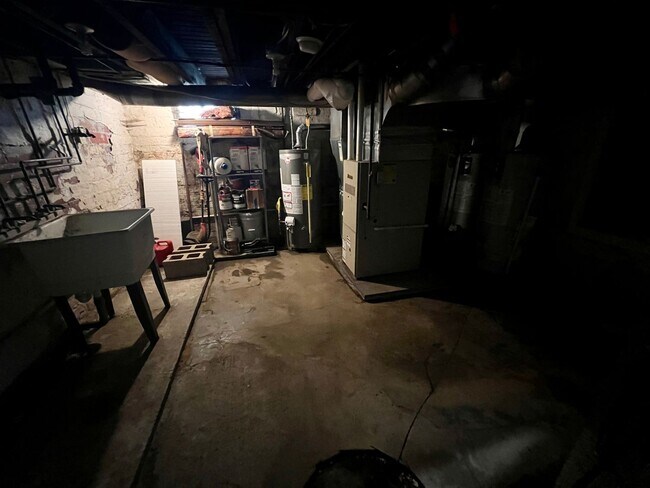 Building Photo - 146 Maplewood Ave