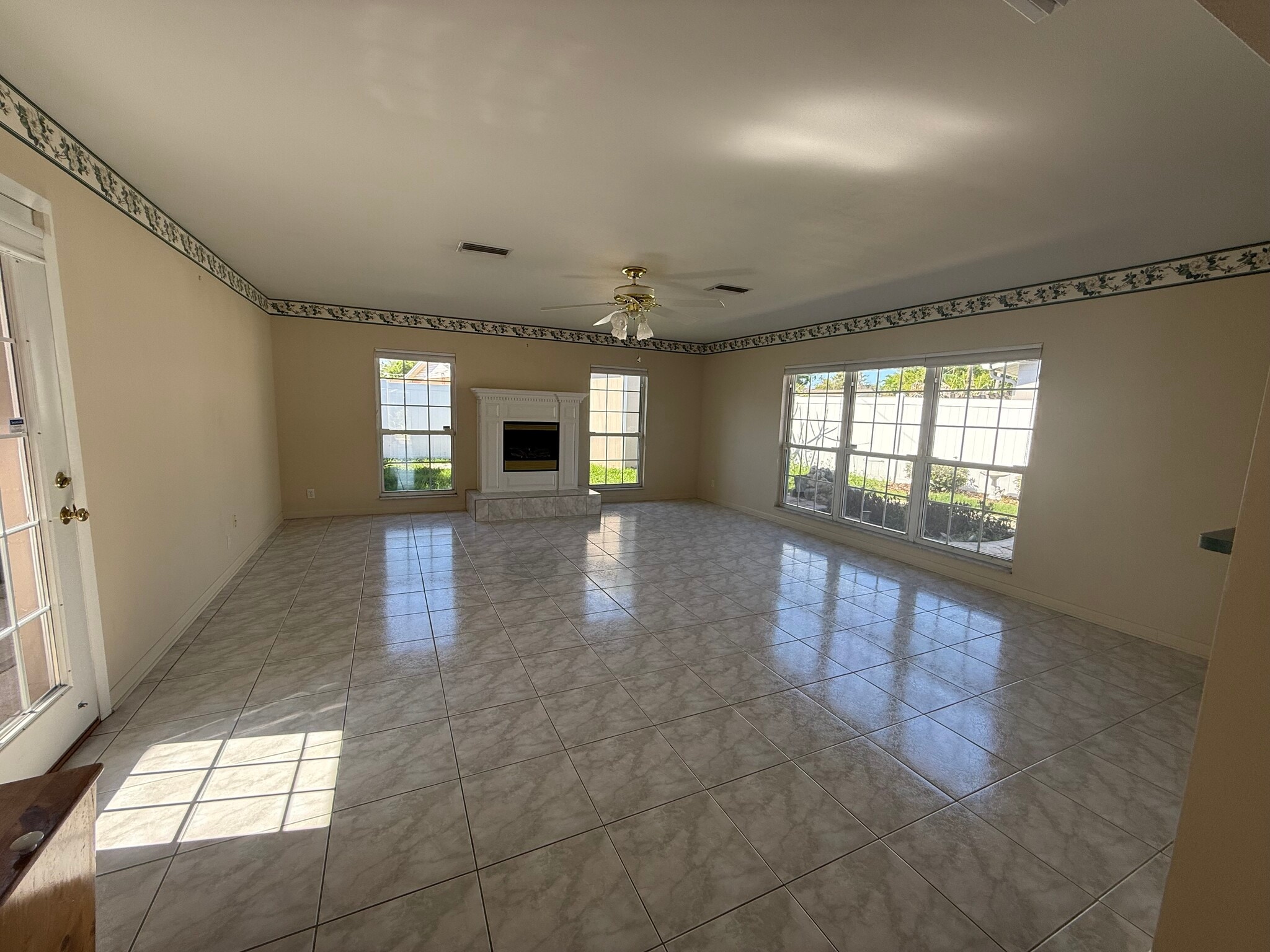 Living Room - 7908 N Woodlynne Ave