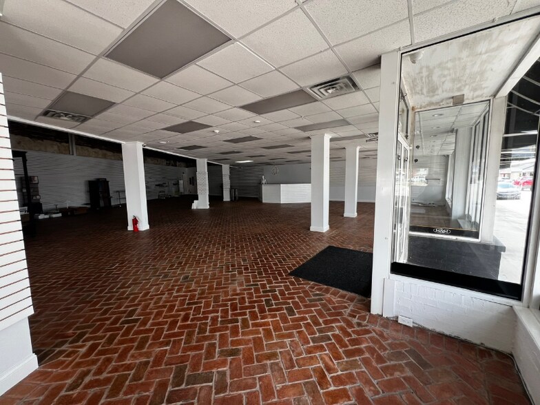 Building Photo - 703 S Madison St
