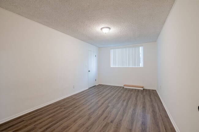 Building Photo - Spacious 1 bed 1 bath apartment in Santa Monica!