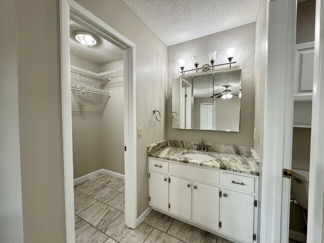 Building Photo - 130 Derby Woods Dr