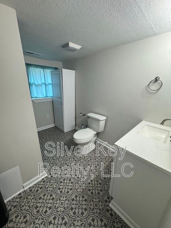 Building Photo - 1858 Reed Rd