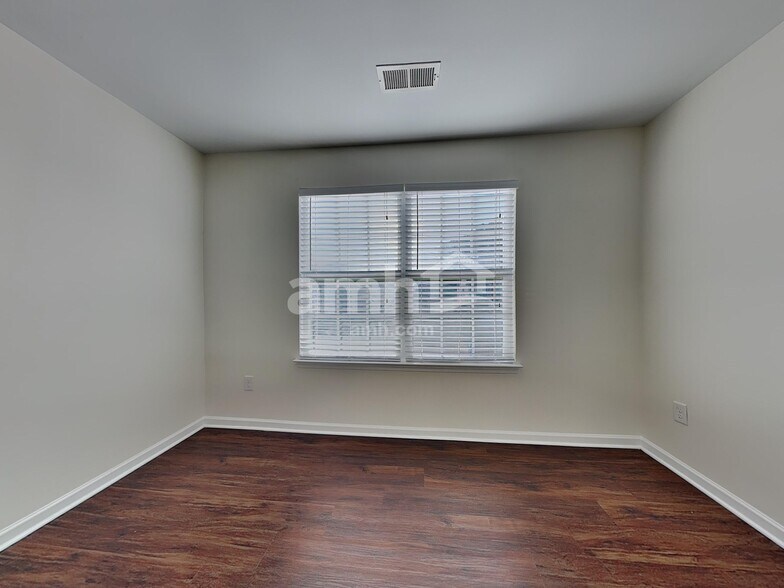 Building Photo - 128 Cherry Bark Dr