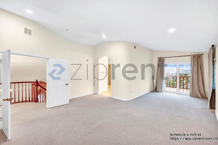 Building Photo - 19872 Sunset Vista Rd