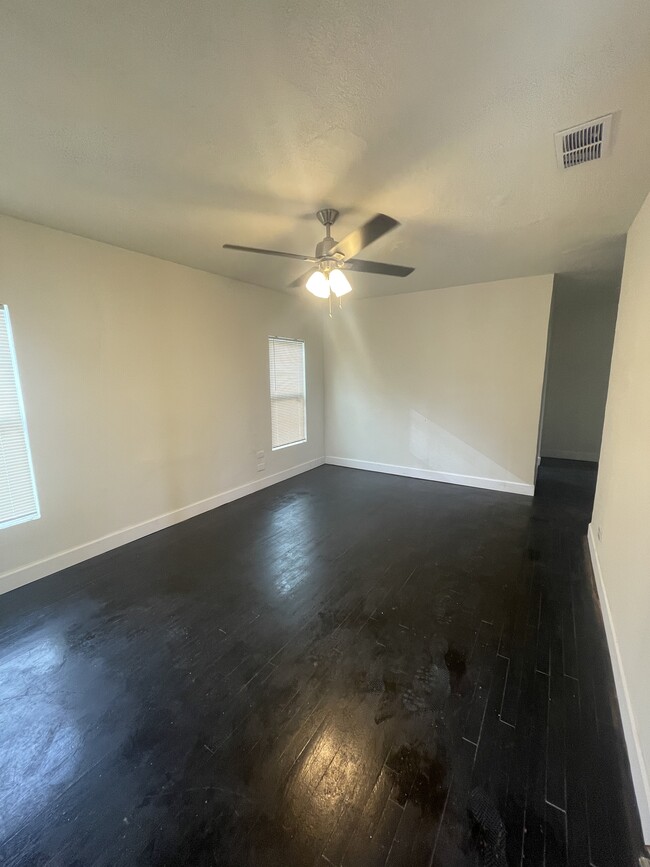 Building Photo - 2303 Burnet St