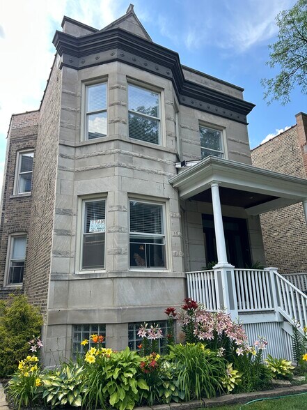 Summer flowers in front of building - 6320 N Paulina St