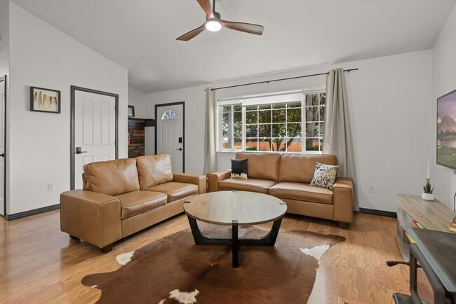 Building Photo - Glacier Chalet – Cozy Columbia Falls Retre...