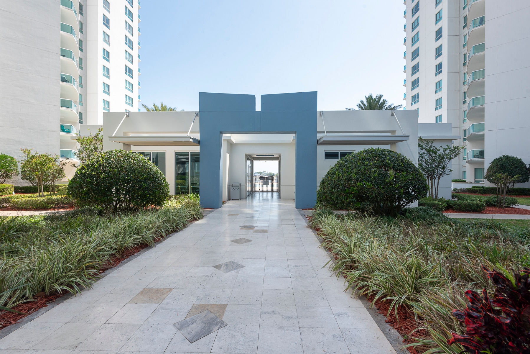 Building Photo - 231 Riverside Dr