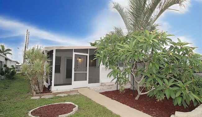 Building Photo - 512 50th Ave Dr W