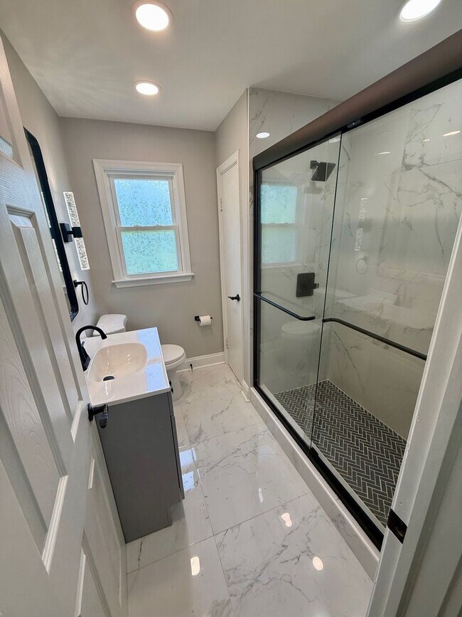 Building Photo - Large 3 bedroom / 2 bath house in Annapolis