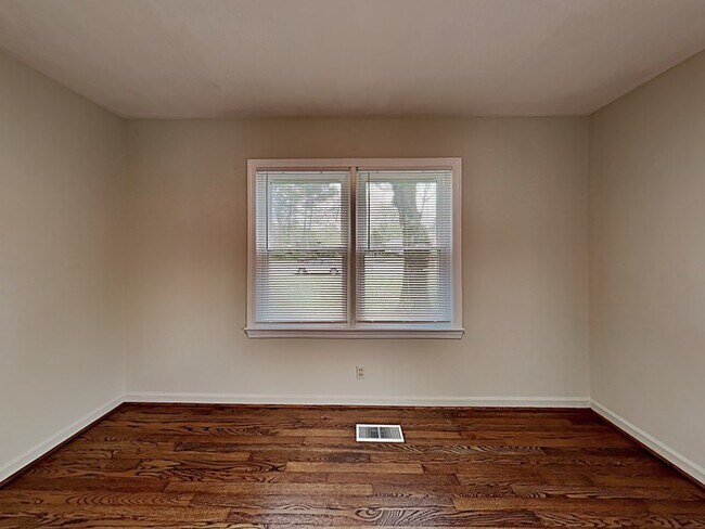 Building Photo - 204 Leach Cir