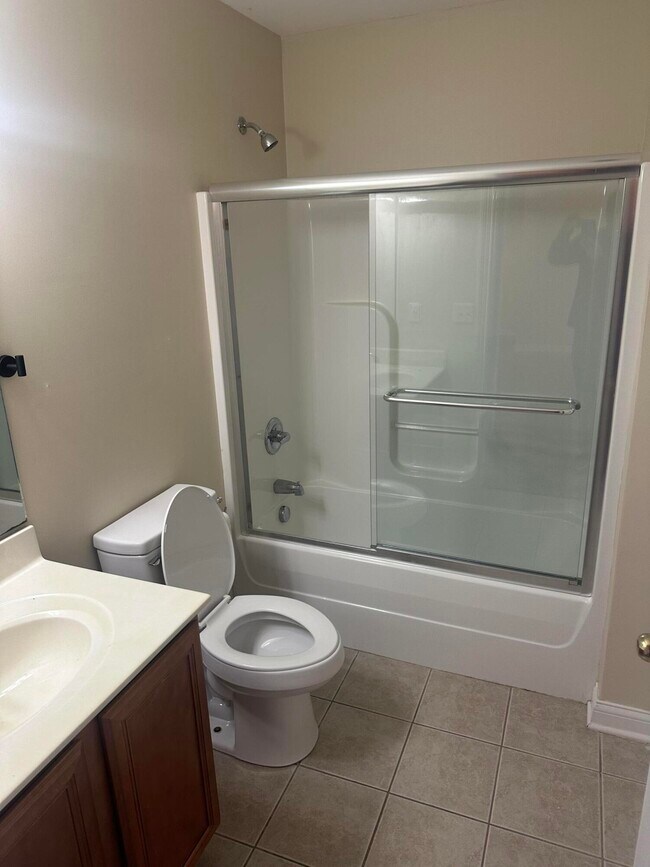 Building Photo - 6 Hudson Hollow Road