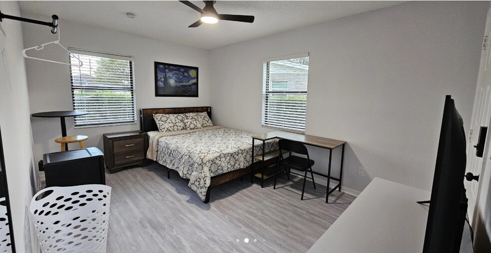 Building Photo - 10950 Fernando St