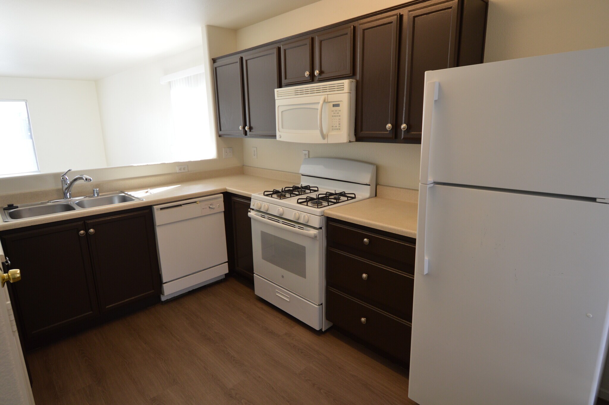 Building Photo - 4430 E Van Buren Ave