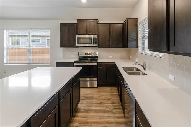 Building Photo - 744 Xanadu Dr