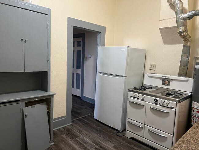 Building Photo - 931Del