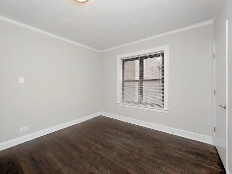 Building Photo - 3251 N Damen Ave