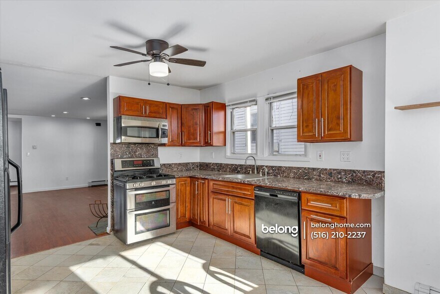 Building Photo - 2 Pirates Cove