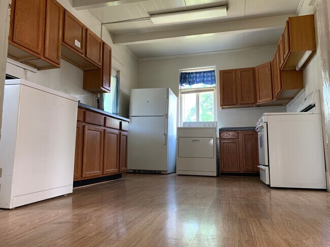 Building Photo - 1302 4th St