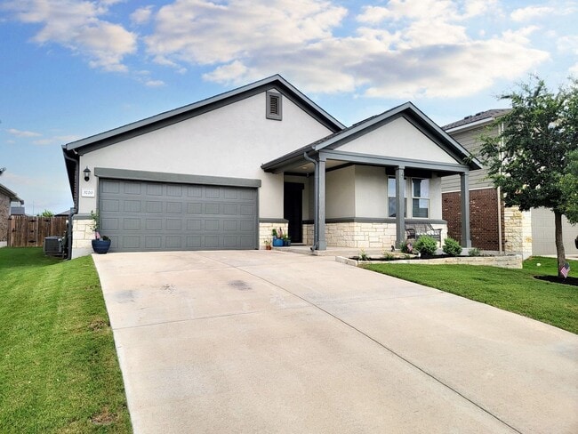 Building Photo - Beautiful 4 Bed / 2.5 Bath Home in Pfluger...