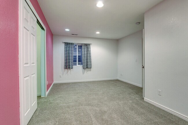 Building Photo - The Meadows of Castle Rock Ranch home w/finished basement & Mountain Views.