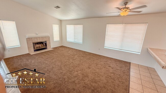 Building Photo - House for Rent in SouthWest Bakersfield