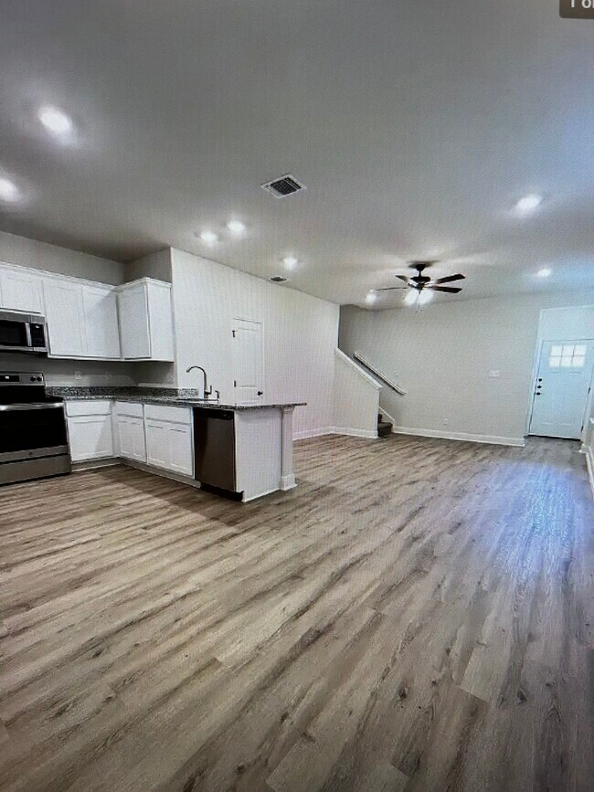Building Photo - 7523 Gramercy Way