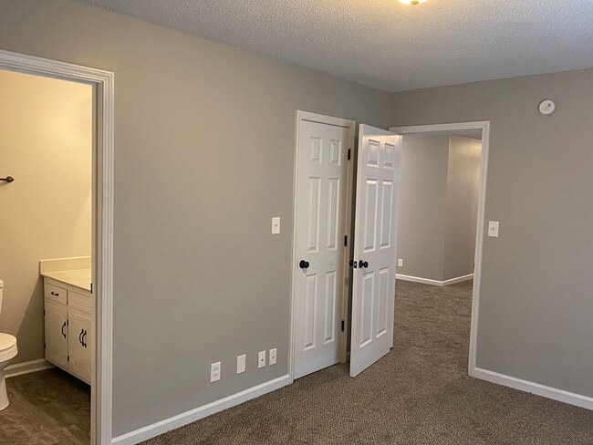 Building Photo - Newly Remodeled! 3Bdr/2Ba Home