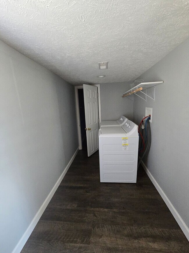 Building Photo - 2 bed 1 bath!